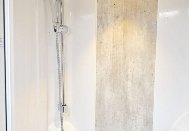 Asuntovaunun suihkun käyttö: Vinkit ja parhaat käytännöt