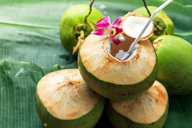 Kookosjuoma käyttö: Tehokkaat vinkit ja hyödyt päivittäisessä elämässä 7 Kookosjuoma käyttö: Tehokkaat vinkit ja hyödyt päivittäisessä elämässä