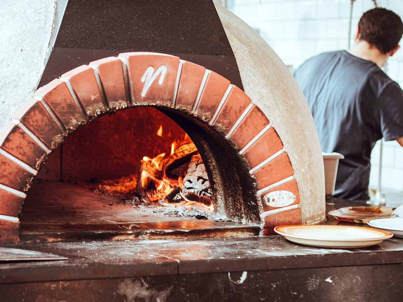 Pizzakiven käyttö uunissa: Täydellinen resepti herkulliselle pizzalle
