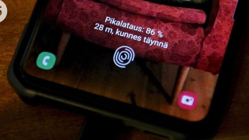 Puhelimen käyttö lentokoneessa: Näin voit hyödyntää sitä!