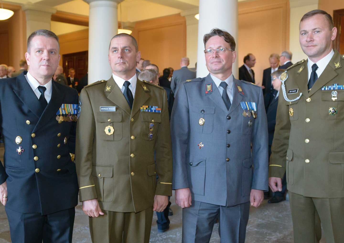 Sotilaspuvun käyttö hautajaisissa – Arvokas ja kunnioittava valinta