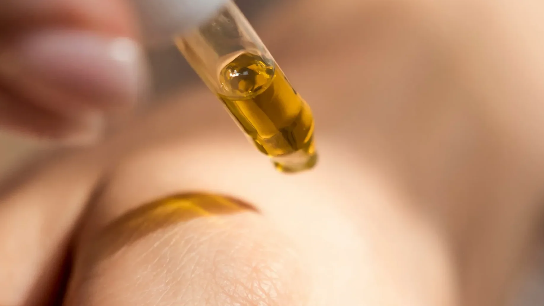 Suihkuöljyn käyttö: Tehokkaita vinkkejä ja parhaat käyttötavat 1 Suihkuöljyn käyttö: Tehokkaita vinkkejä ja parhaat käyttötavat