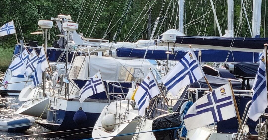 Suomen lipun käyttö laki: Tärkeät säännöt ja ohjeet selkeästi